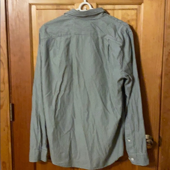 LIKE NEW Mens A&F collared shirt . - Picture 4 of 5